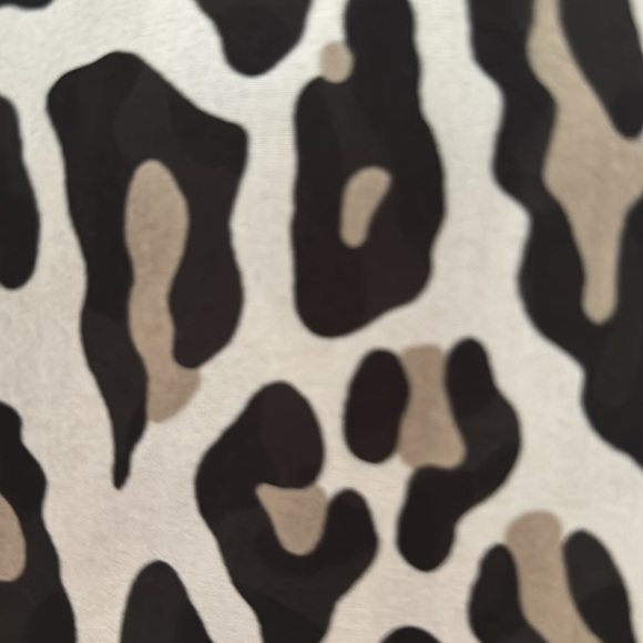Theory Long Sleeve Silk Ivory Leopard Top P - Picture 3 of 4